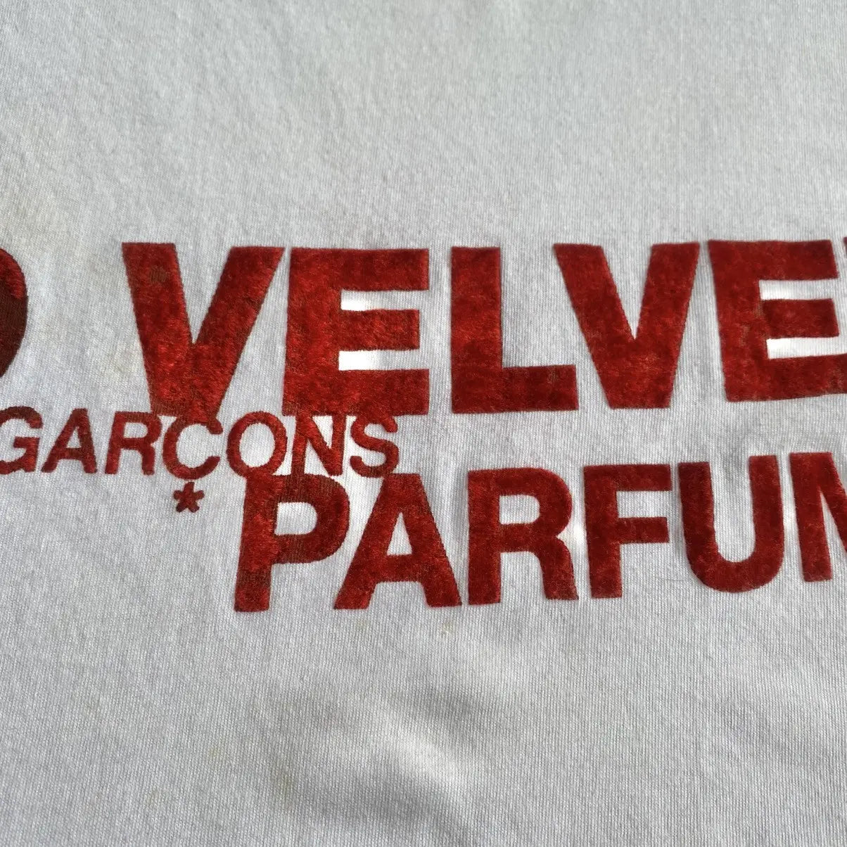 Comme des Garcons - Vintage 1995 Red Velvet Parfums T Shirt
