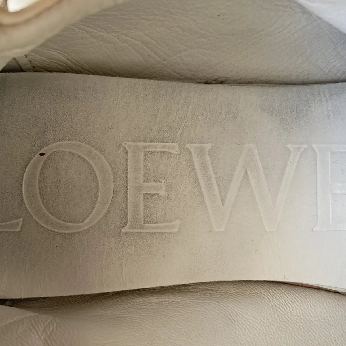 Loewe - Flow Runner